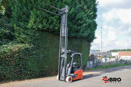 Eléctrica de 3 ruedas 2017  Linde E16C-02 EVO Triplex (9)