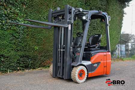 Eléctrica de 3 ruedas 2017  Linde E14-02 EVO Triplex (14)