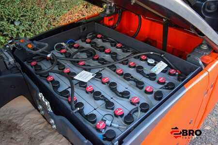 Carrelli elettrici 4 ruote 2020  Linde E18PH-02 EVO triplex (17)