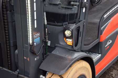 Carrelli elettrici 4 ruote 2023  Linde X35-01 Triplex 52.8 kWh Li-ion (24)