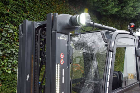 Carrelli elettrici 4 ruote 2023  Linde X35-01 Triplex 52.8 kWh Li-ion (27)