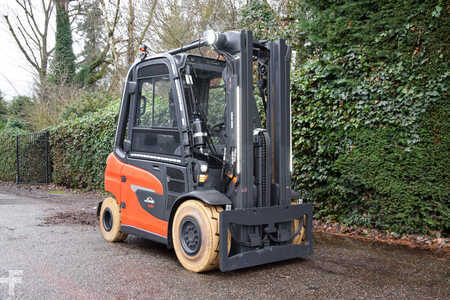 Carrelli elettrici 4 ruote 2023  Linde X35-01 Triplex 52.8 kWh Li-ion (31)