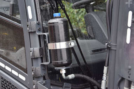 Carrelli elettrici 4 ruote 2023  Linde X35-01 Triplex 52.8 kWh Li-ion (6)