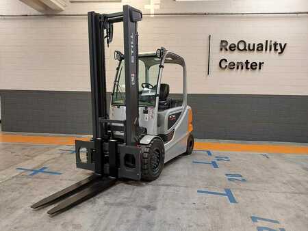 Carrelli elettrici 4 ruote 2015  Still RX 60-40 (1)