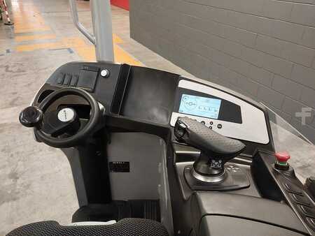 Reach Truck 2019  Still FM-X 10 (2)
