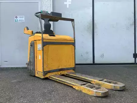 VZV s plošinou pro řidiče 2021  Jungheinrich ERE 120 (2)