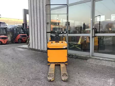 VZV s plošinou pro řidiče 2022  Jungheinrich ERE 120 (4)