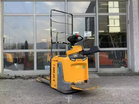 VZV s plošinou pro řidiče 2022  Jungheinrich ERE 120 (1)