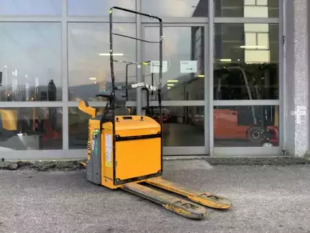 VZV s plošinou pro řidiče 2022  Jungheinrich ERE 120 (2)