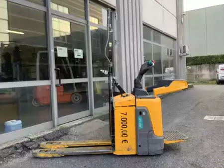 VZV s plošinou pro řidiče 2022  Jungheinrich ERE 120 (3)