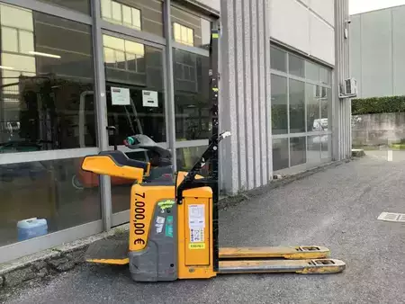 VZV s plošinou pro řidiče 2022  Jungheinrich ERE 120 (4)