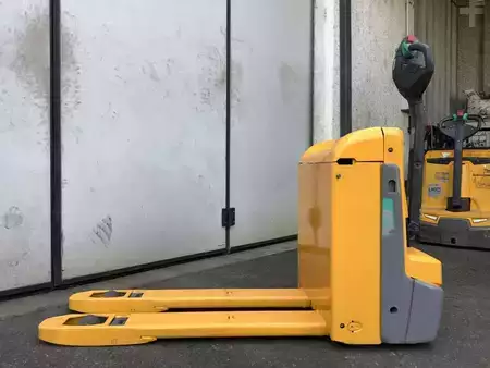 Transpaleta eléctrica 2020  Jungheinrich EJE 118 (5)