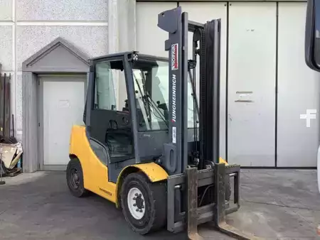 Carrelli elevatori diesel 2013  Jungheinrich DFG 550 S (1)
