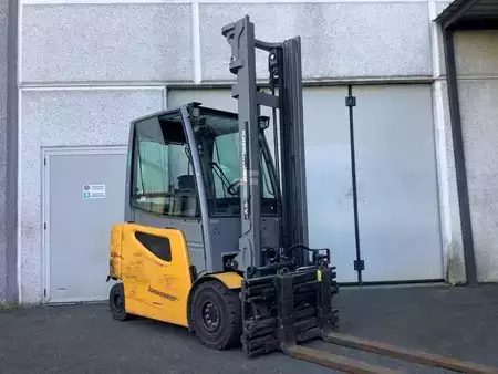 Carrelli elettrici 4 ruote  Jungheinrich EFG 425 (1)