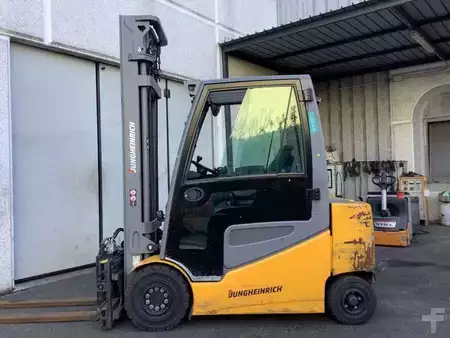 Carrelli elettrici 4 ruote  Jungheinrich EFG 425 (3)
