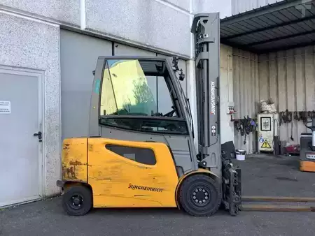 Carrelli elettrici 4 ruote  Jungheinrich EFG 425 (4)
