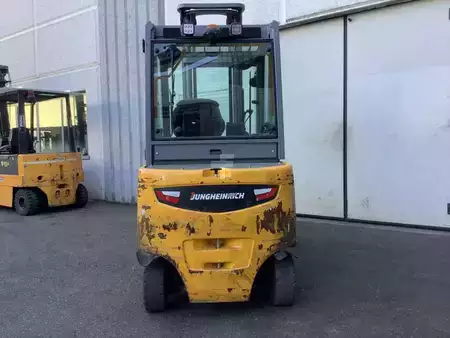 Carrelli elettrici 4 ruote  Jungheinrich EFG 425 (5)