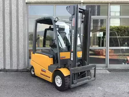 El Truck - 4-hjul 2003  Jungheinrich EFG VAC 30 (1)