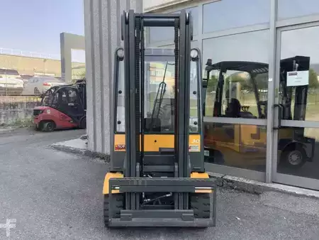 El Truck - 4-hjul 2003  Jungheinrich EFG VAC 30 (3)