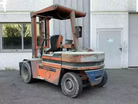 Chariots élévateurs diesel 1990  Lugli 40 C (2)