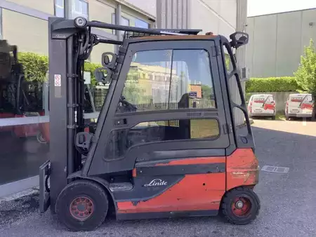 Carrelli elettrici 4 ruote  Linde E30L-01 (3)