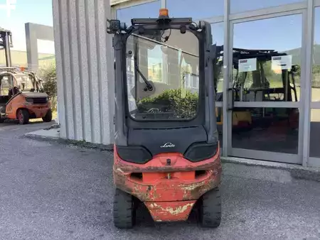 Carrelli elettrici 4 ruote  Linde E30L-01 (5)