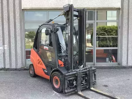 Carrelli elevatori diesel 2015  Linde H30D-02 (1)