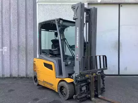 Carrelli elettrici 4 ruote  Jungheinrich EFG 320 (1)