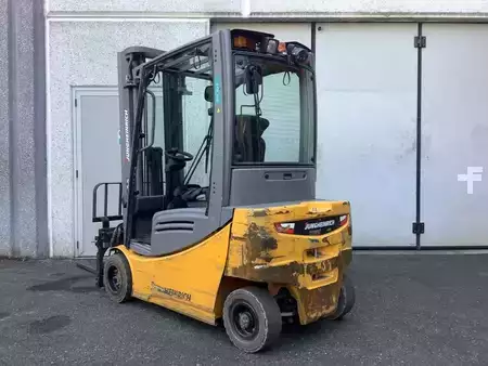 Carrelli elettrici 4 ruote  Jungheinrich EFG 320 (2)