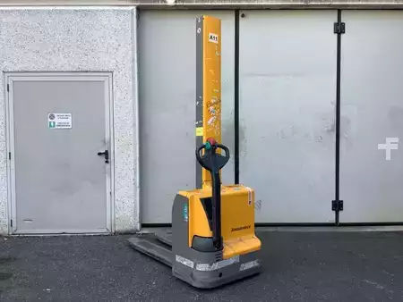 Ruční vysokozdvižný vozík 2018  Jungheinrich EMC 110 (1)