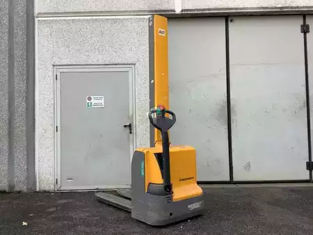 Ruční vysokozdvižný vozík 2018  Jungheinrich EMC 110 (1)