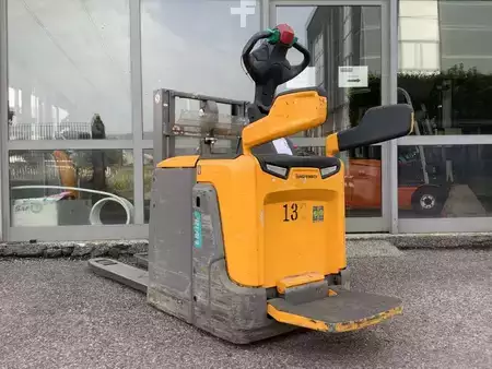 Stackers Stand-on 2019  Jungheinrich ERD 120 (1)