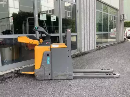 Stackers Stand-on 2019  Jungheinrich ERD 120 (5)