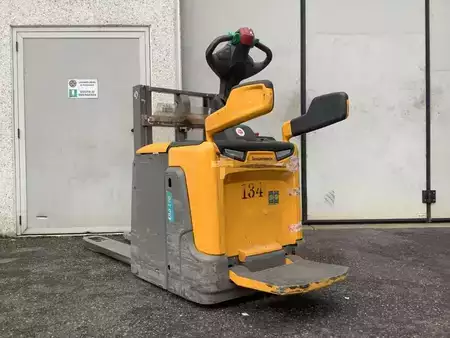 Stackers Stand-on 2019  Jungheinrich ERD 120 (1)