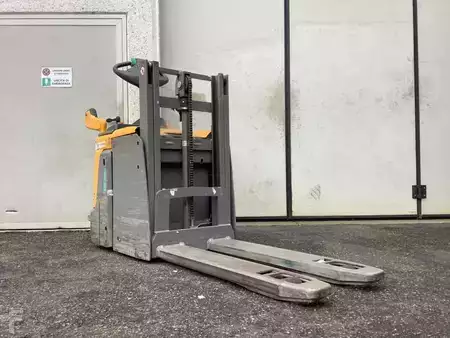 Stackers Stand-on 2019  Jungheinrich ERD 120 (2)