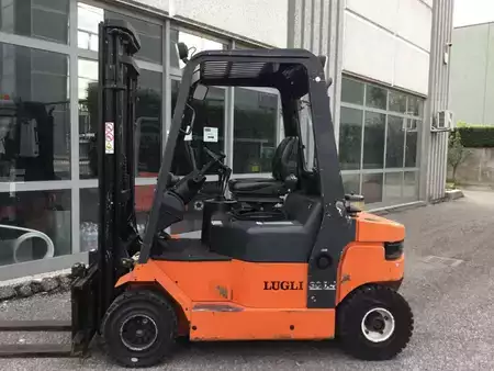 Diesel Forklifts 2004  Lugli 305.4 (5)