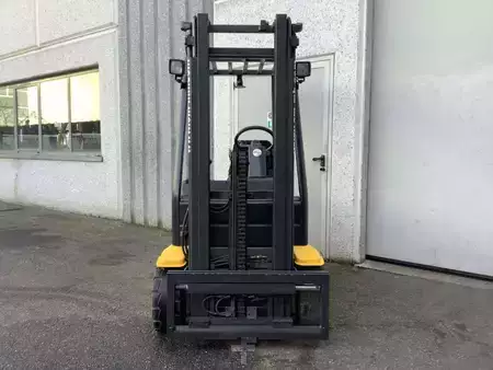 Carrelli elettrici 3 ruote 2004  OM XE 20 (3)