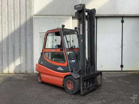 Carrelli elettrici 4 ruote 2004  Linde E30-02 (1)
