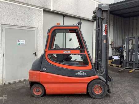 Carrelli elettrici 4 ruote 2004  Linde E30-02 (3)