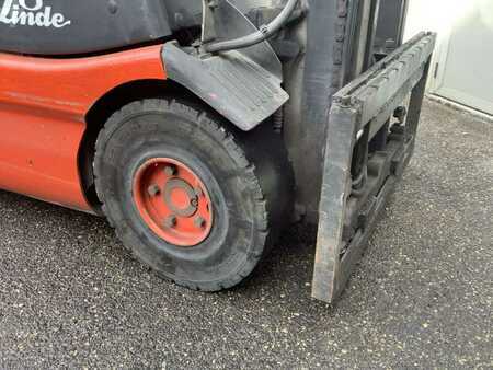Carrelli elettrici 4 ruote 2004  Linde E30-02 (5)