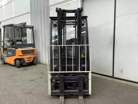 Elektromos 4 kerekű 2011  Yale ERP18VF (4)