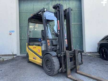 Carrelli elettrici 4 ruote 2003  OM XE 40 (1)