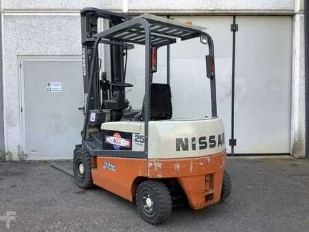 Elektro 4 Rad 2000  Nissan Q02L25CU (2)