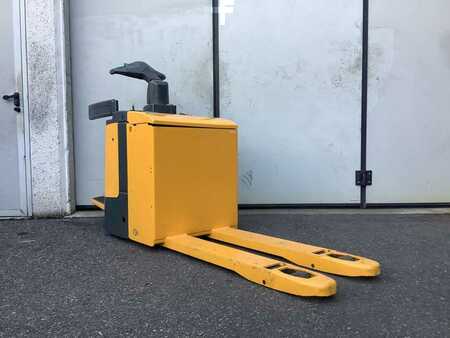 Stoccatori uomo a piedi 2011  Jungheinrich ERE 120 (2)