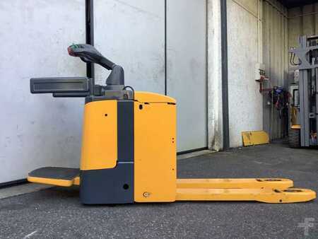 Stoccatori uomo a piedi 2011  Jungheinrich ERE 120 (5)