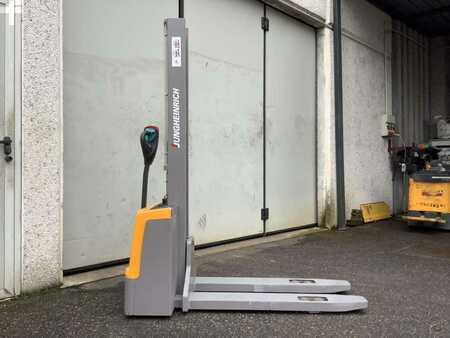 Pallet Stackers 2017  Jungheinrich EJC M10 (4)