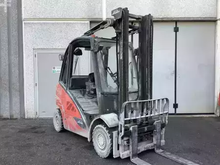Empilhador diesel 2013  Linde H25D-02 (1)