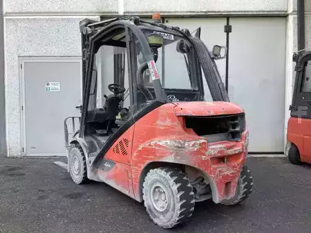 Empilhador diesel 2013  Linde H25D-02 (2)