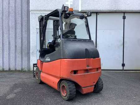 Carrelli elettrici 4 ruote  Linde E30-02/600 (2)