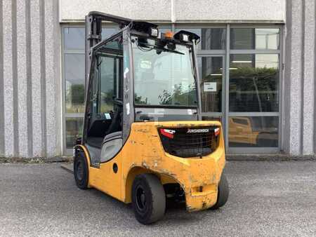 Dieselový VZV 2018  Jungheinrich DFG 425S (2)